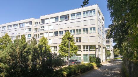 Blick auf das Gebäude vom Landesamt für Schule und Bildung am Standort Chemnitz